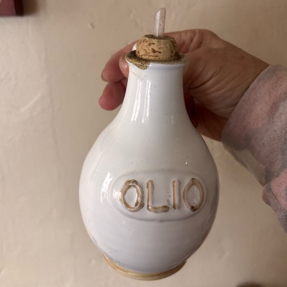 White Ceramic Olio Bottle Leoncini made in Italy used not new